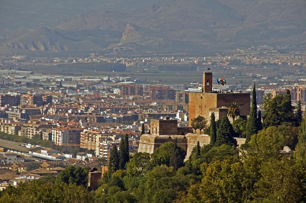 Porcel Alixares Hotel Granada Bagian luar foto